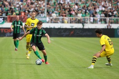 1. Spieltag 2023/2024: Preußen Münster - Borussia Dortmund U23 0:0. Dominik Schad am Ball.