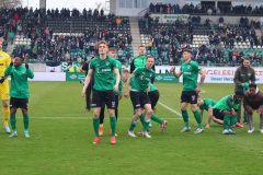 29. Spieltag 2022/2023: Preußen Münster - RW Oberhausen 2:0. Simon Scherder auf dem Zaun, Humba auf dem Rasen.