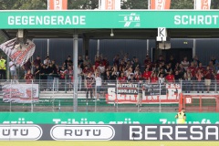 3. Spieltag 2023/2024: Preußen Münster - FC Ingolstadt 3:1. Gästefans aus Ingolstadt.