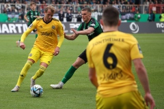 36. Spieltag 2023/2024: Münster - Saarbrücken 4:1. Luca Bazzoli im Zweikampf.