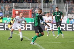 5. Spieltag: Preußen Münster - Waldhof Mannheim 1:3. Andrew Wooten am Ball.