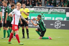 7. Spieltag 2023/2024: SC Preußen - VfB Lübeck 1:1. Yassine Bouchama muss mit gebrochener Nase runter - und hat Glück, dass er für einen Stoß gegen den Schiri nur Gelb sieht.