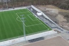 Trainingsplätze am Preußenstadion Anfang 2023, hier der Kunstrasenplatz mit dem künftigen Leichtathletikhügel am rechten Bildrand.