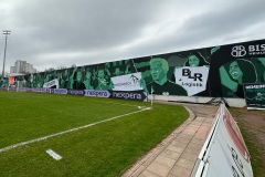 Die Lärmschutzwand im Preußenstadion wurde gestaltet mit Bildern